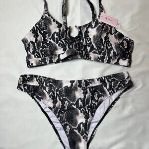 Black and white snakeskin print